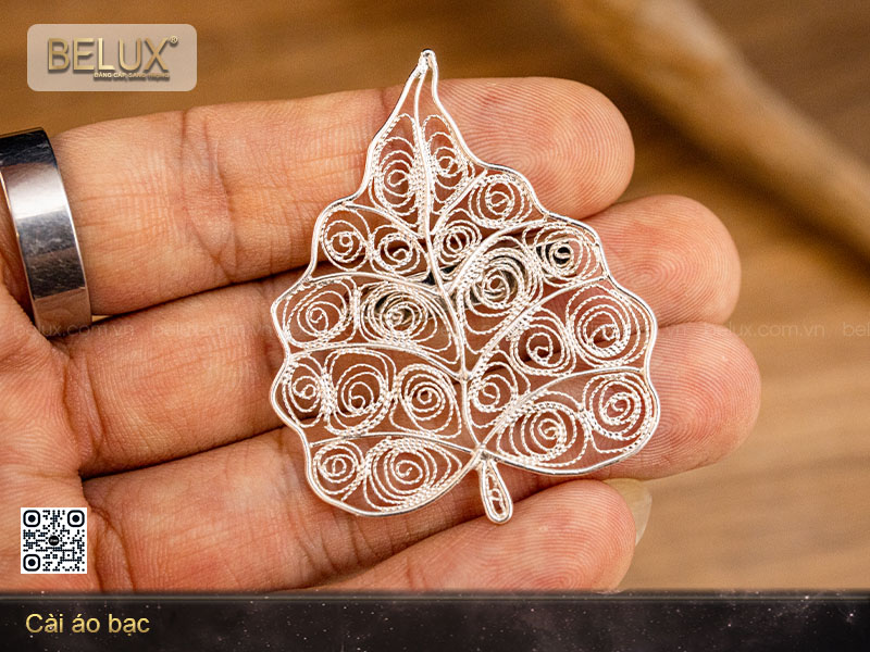 Hoa cài áo bằng bạc mẫu 3